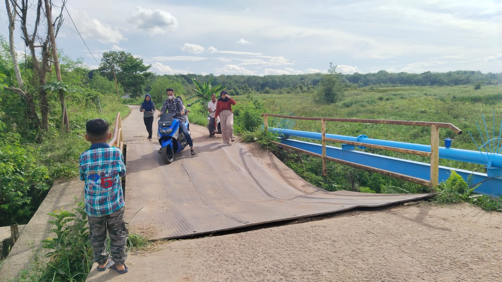 Tiang Patah, Jembatan Penghubung Sejaro Sakti Indralaya Ogan Ilir Ancam Pengendara 