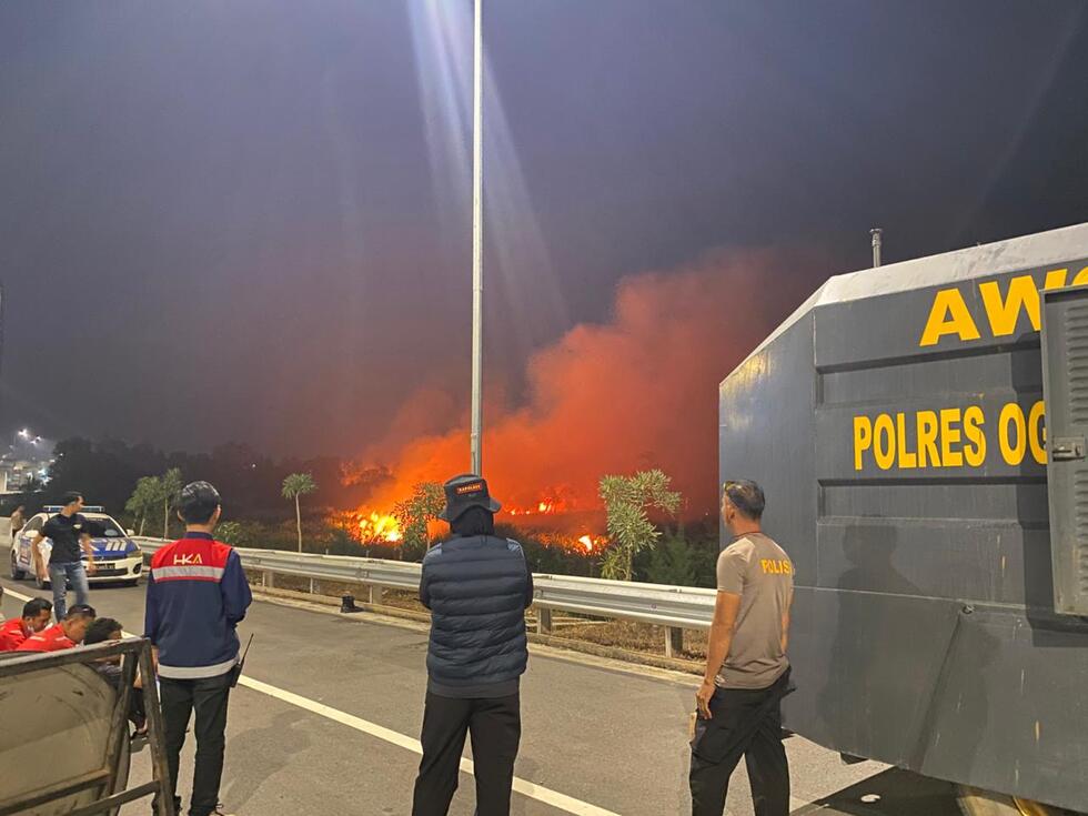 8 Hektare Lahan Terbakar di Ibul Besar III Ogan Ilir, Angin Kencang dan Minim Air Jadi Hambatan Petugas