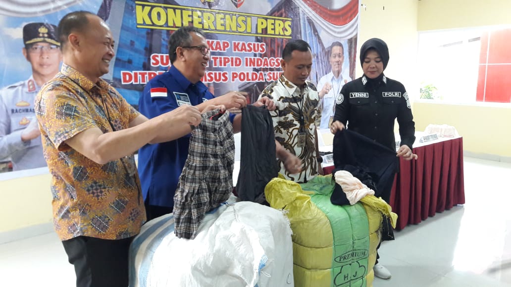70 Bal Karung Pakaian ‘Beje’ Diamankan Polda Sumatera Selatan, Nasib Pemilik Barang dan Kios?