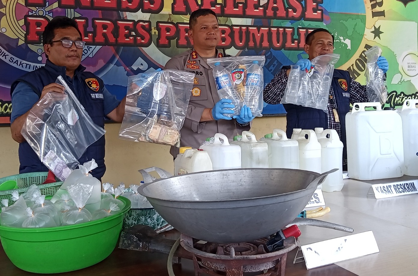 Omzet Puluhan Juta Setiap Bulan, Segera Tetapkan Tersangka Usai Gerebek 5 Rumah Produksi Ciu di Prabumulih