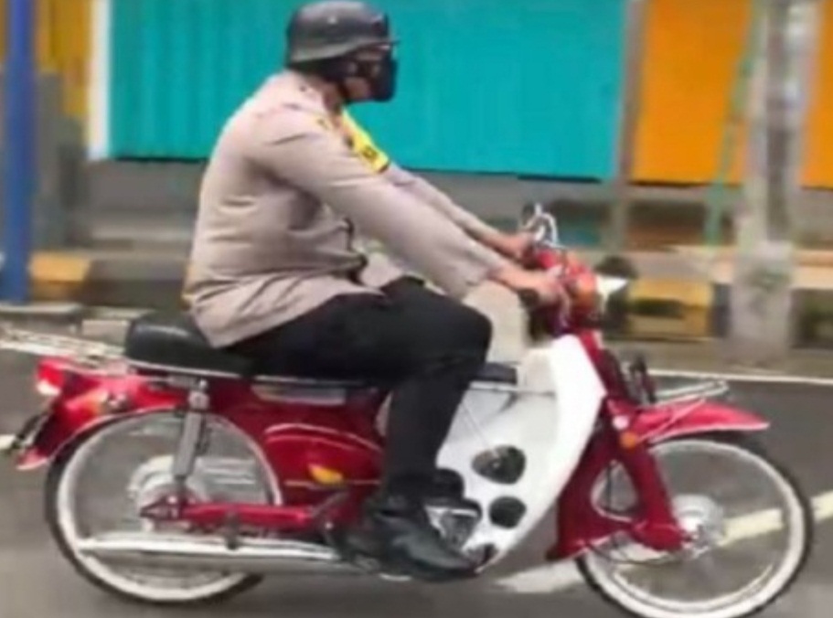 Kapolres Lubuklinggau Tunggangi Honda C70 Saat Ngantor, Ingin Ajarkan Hidup Sederhana