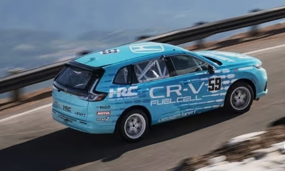 SEJARAH BARU, Honda CR-V Hidrogen Taklukkan Arena Balap Paling Ekstrem Pikes Peak 2025