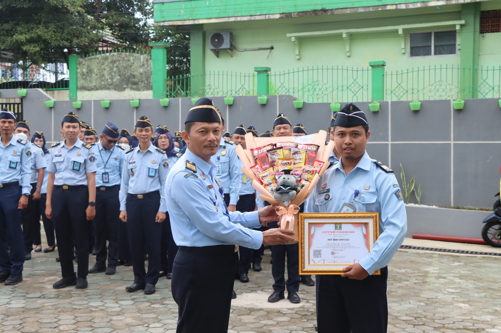 Kemenkumham Sumsel Berikan Reward Pegawai Teladan