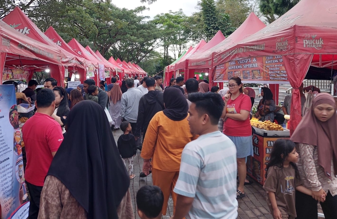 Warga Serbu Pasar Bedug Masjid CGC, Ikuti Peringatan Nuzulul Qur'an Bersama Syaikh Ammar Palestina