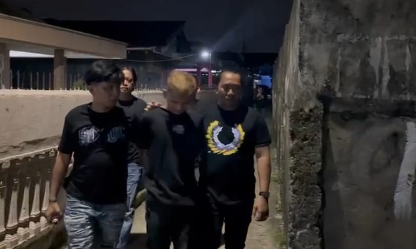 Pria di Palembang Kepergok Curi 1 Dus Ikan Asin Kedua Kali, Beraksi Mengendap-endap Pakai Baju yang Sama