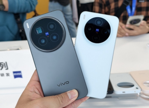 Ponsel Flagship Vivo X300 Pro Mengusung Kamera Canggih dengan Kolaborasi ZEISS