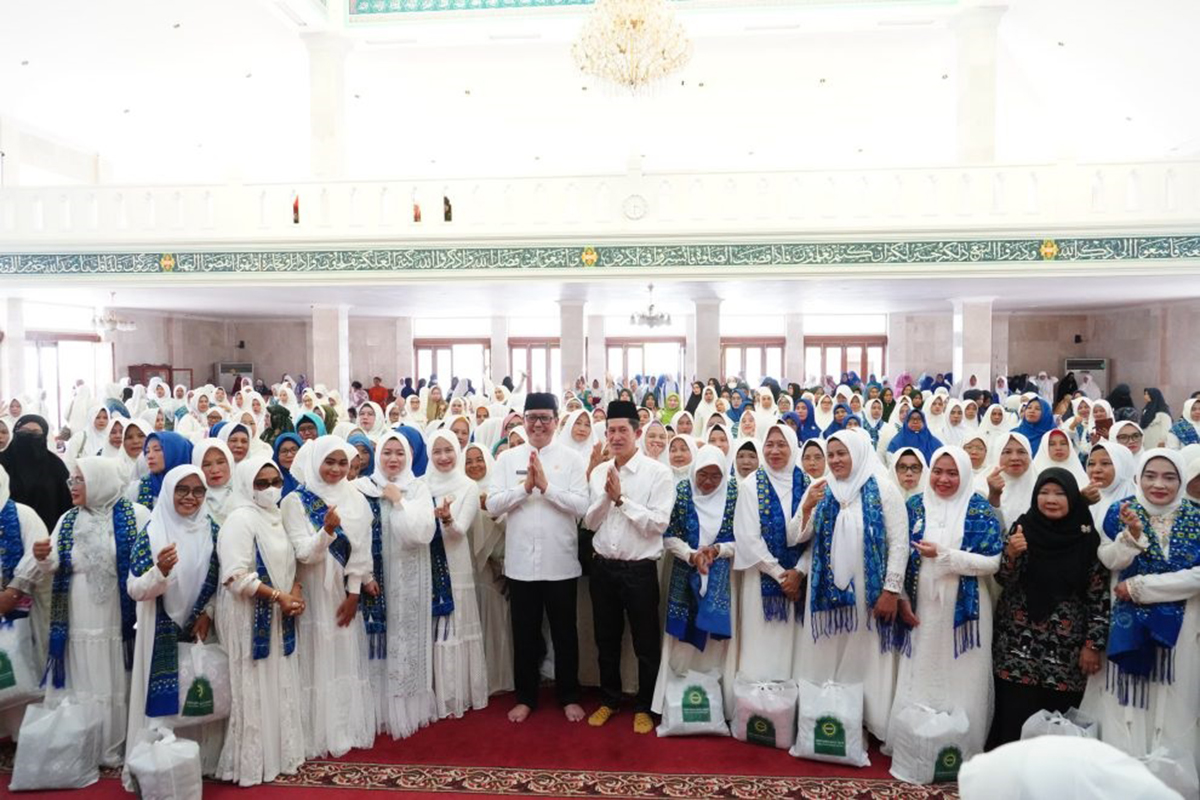 Pj Bupati Banyuasin Hadiri Pengajian Akbar dan Bersholawat Busyro di Masjid Agung Al-Amir