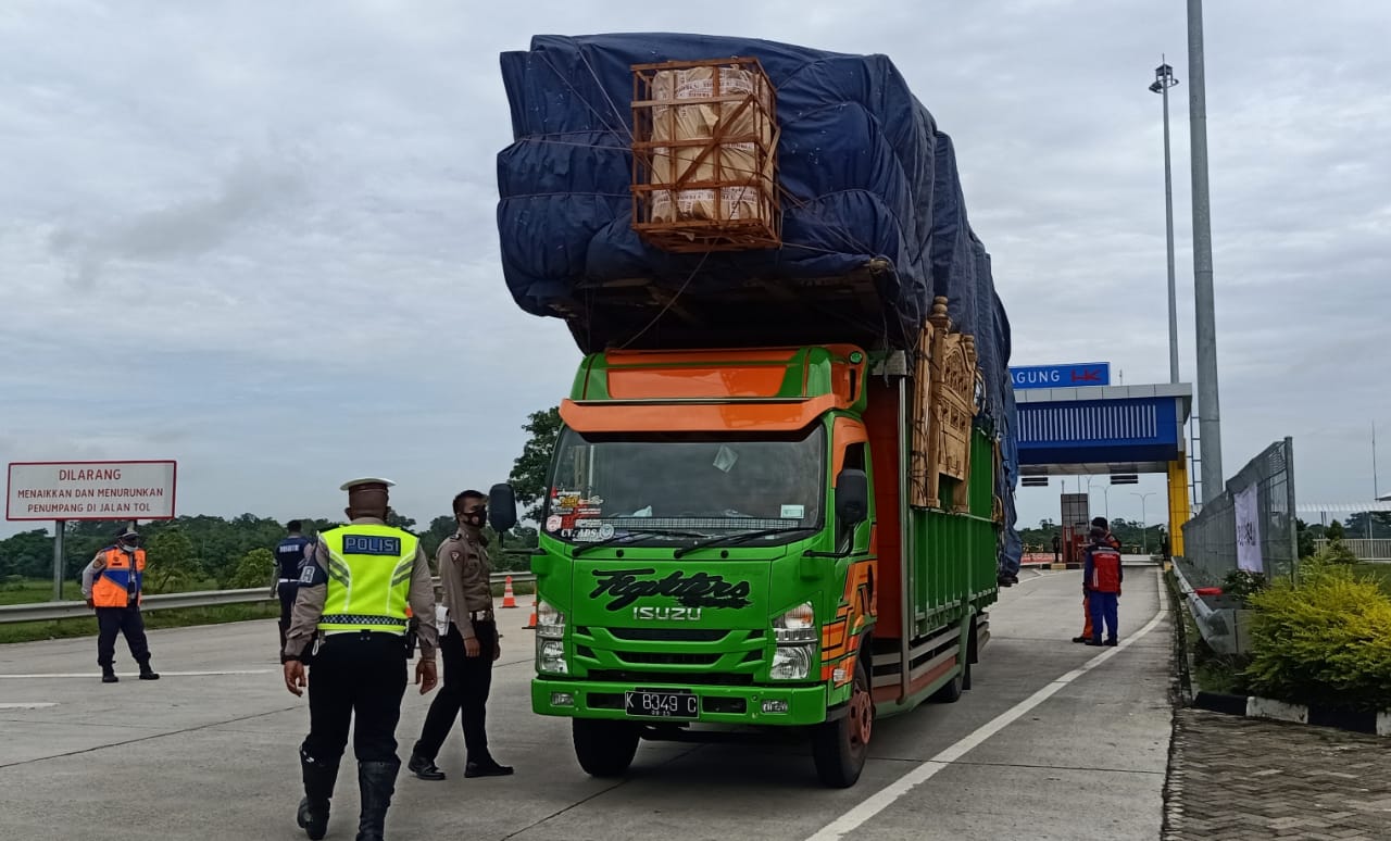 Kelebihan Muatan Truk Dilarang Lewat Tol