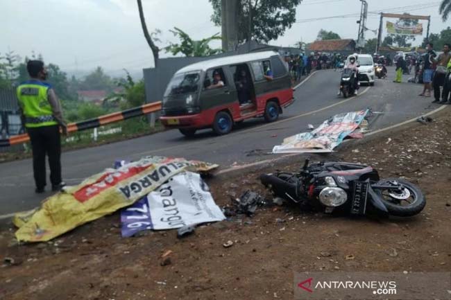 Truk Tabrak Pajero, Rush, Sigra, dan 4 Motor, Innalillahi, Banyak yang Tewas