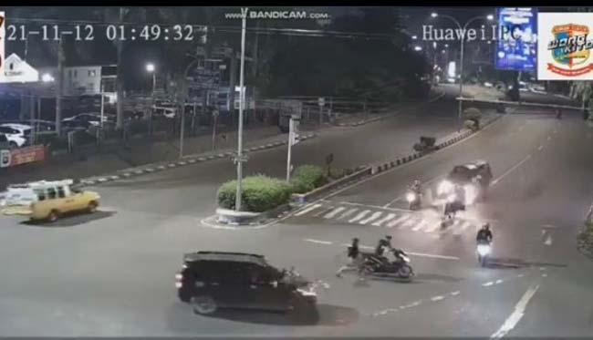 Detik-detik Kecelakaan di Simpang Charitas Terekam CCTV Dini Hari