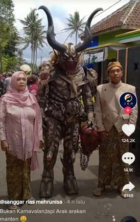 Horor! Pengantin Diarak Sekawanan Iblis di Malang, Ternyata Ini Fakta Sebenarnya