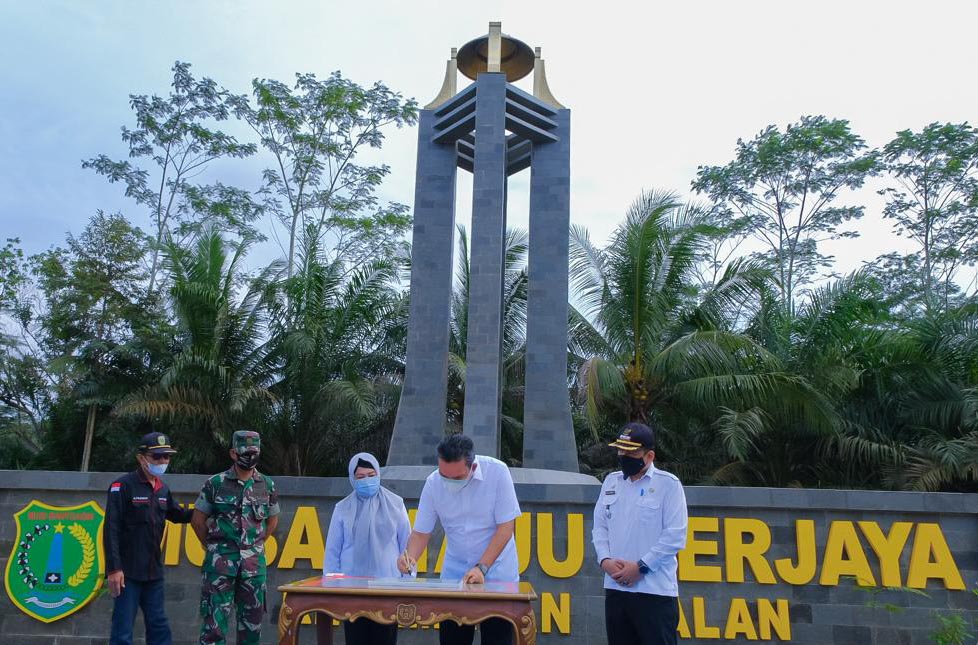 Tugu Tani Jadi Ikon Baru Kecamatan Lalan