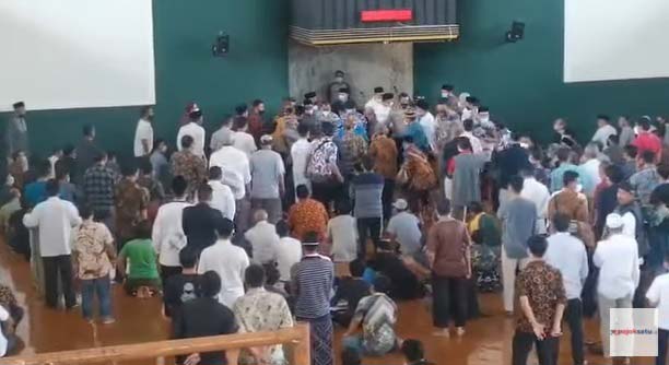 Walikota Bandung Meninggal Saat Hendak Baca Khutbah di Masjid Raya Mujahidin