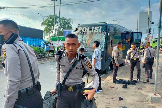 Bus Berisi Siswa Sekolah Polisi Negara Tabrakan dengan Truk, Ngeri, Ada yang Tewas