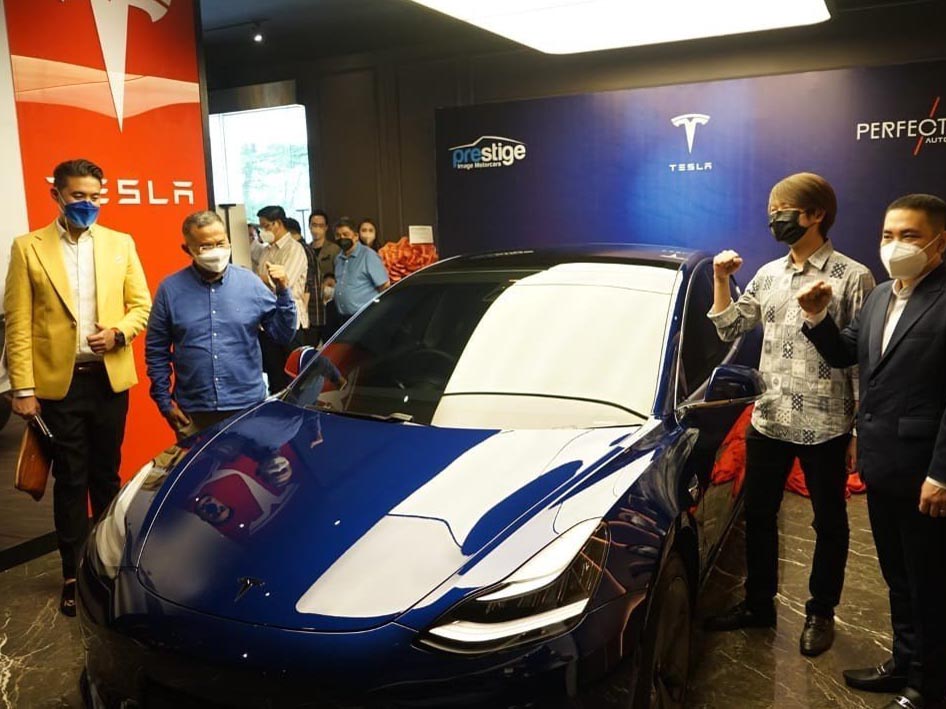 Dealer Tesla Pertama Hadir di Surabaya