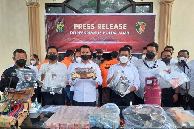 6 Pelaku Jaringan Perdagangan Emas Ilegal Ditangkap, Libatkan Oknum Polisi Asal Bengkulu