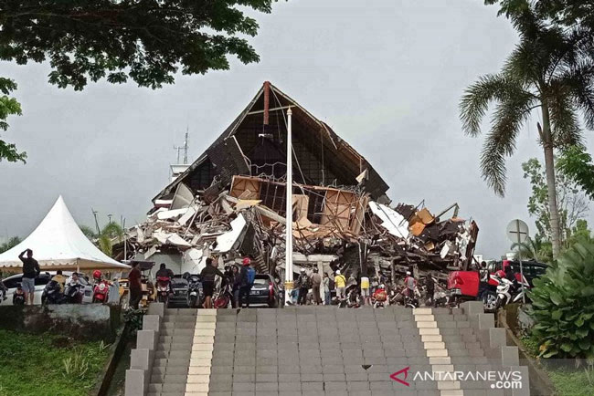 Gempa Landa Indonesia Tengah-Timur, Berpotensi Tsunami