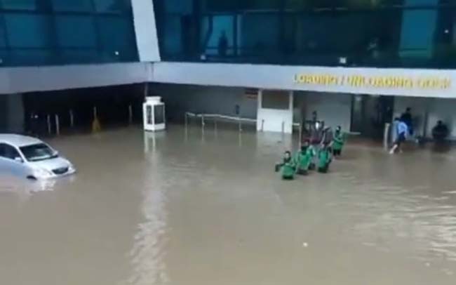Viral, Banjir Melanda Terminal 3 Bandara Soetta, Lihat Fotonya