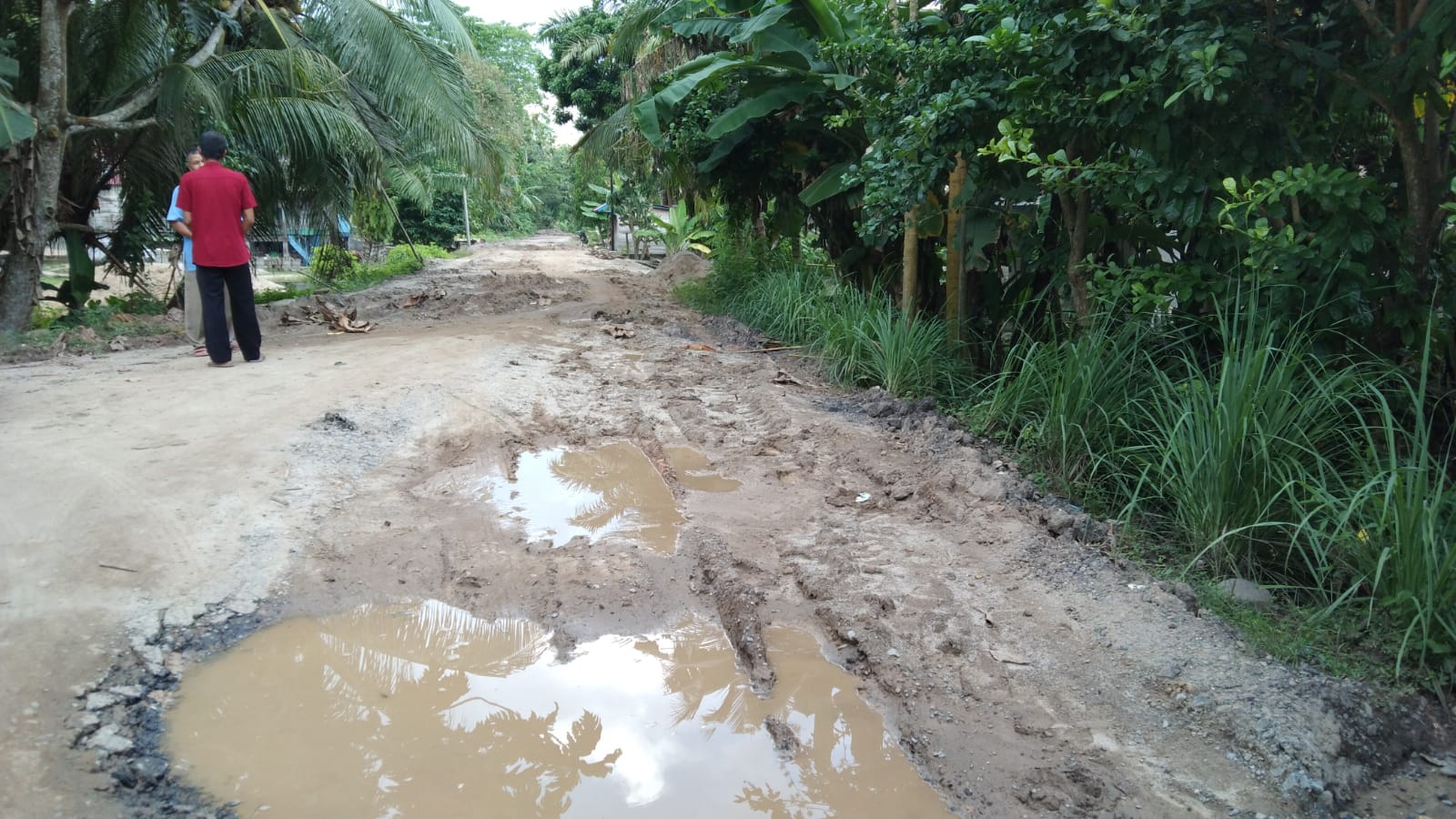 Angkutan Pasir Lebihi Tonase, Jalan Kabupaten Dibikin Rusak Parah