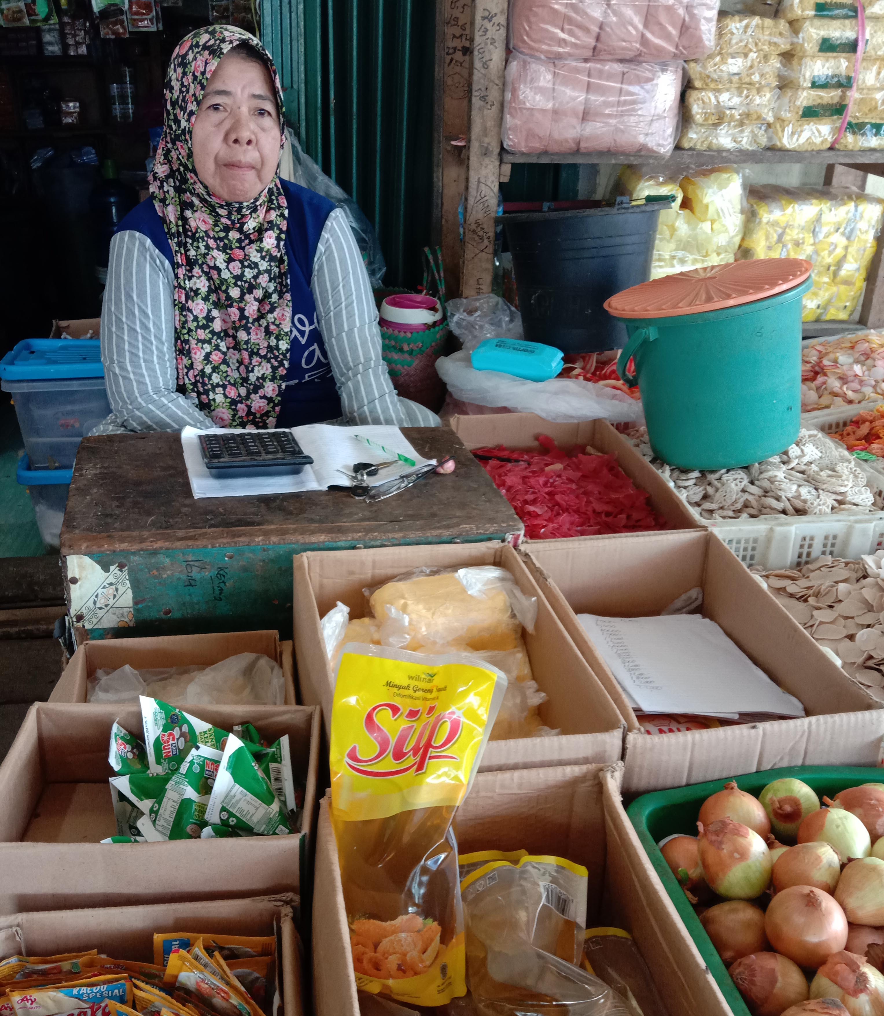 Harga Minyak Goreng Masih Tinggi di Pasar Tradisional