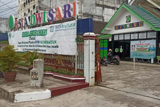 Bayi yang Ibunya Digotong di Jalan Rusak, Meninggal Dunia dalam Kandungan