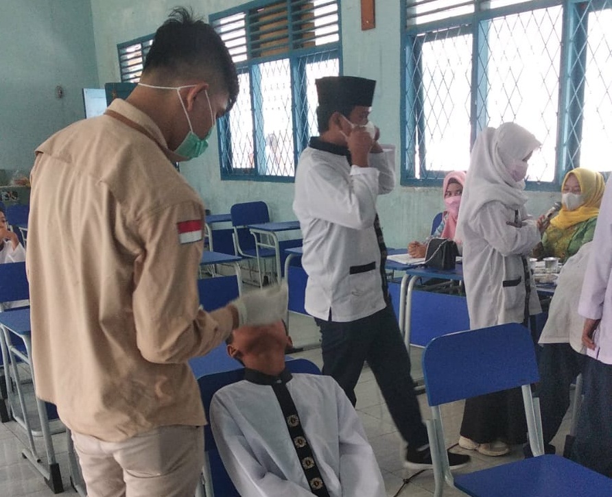 Dinkes OKI Lakukan Screening, Siswa SMP 1 Kayuagung Swab Antigen