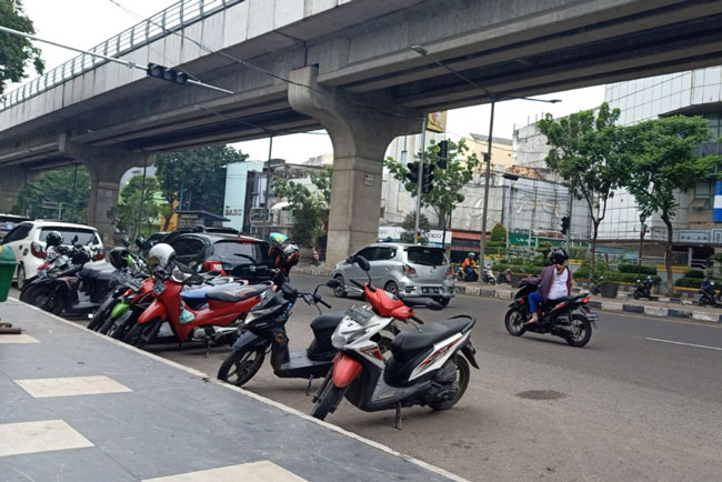 Pemkot Kaji Pengaturan Parkir Sekanak Lambidaro