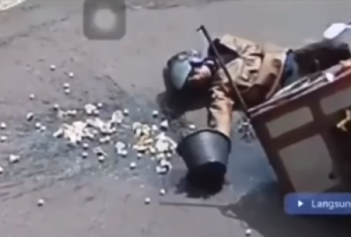 Viral Rekaman CCTV Pedagang Bakso Pura-pura Jatuh Demi Menarik Simpati Warga