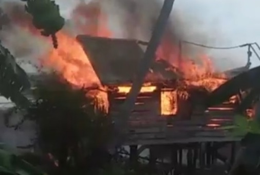 Ditinggal ke Rumah Kerabat, Rumah Cik Nayah Ludes Terbakar