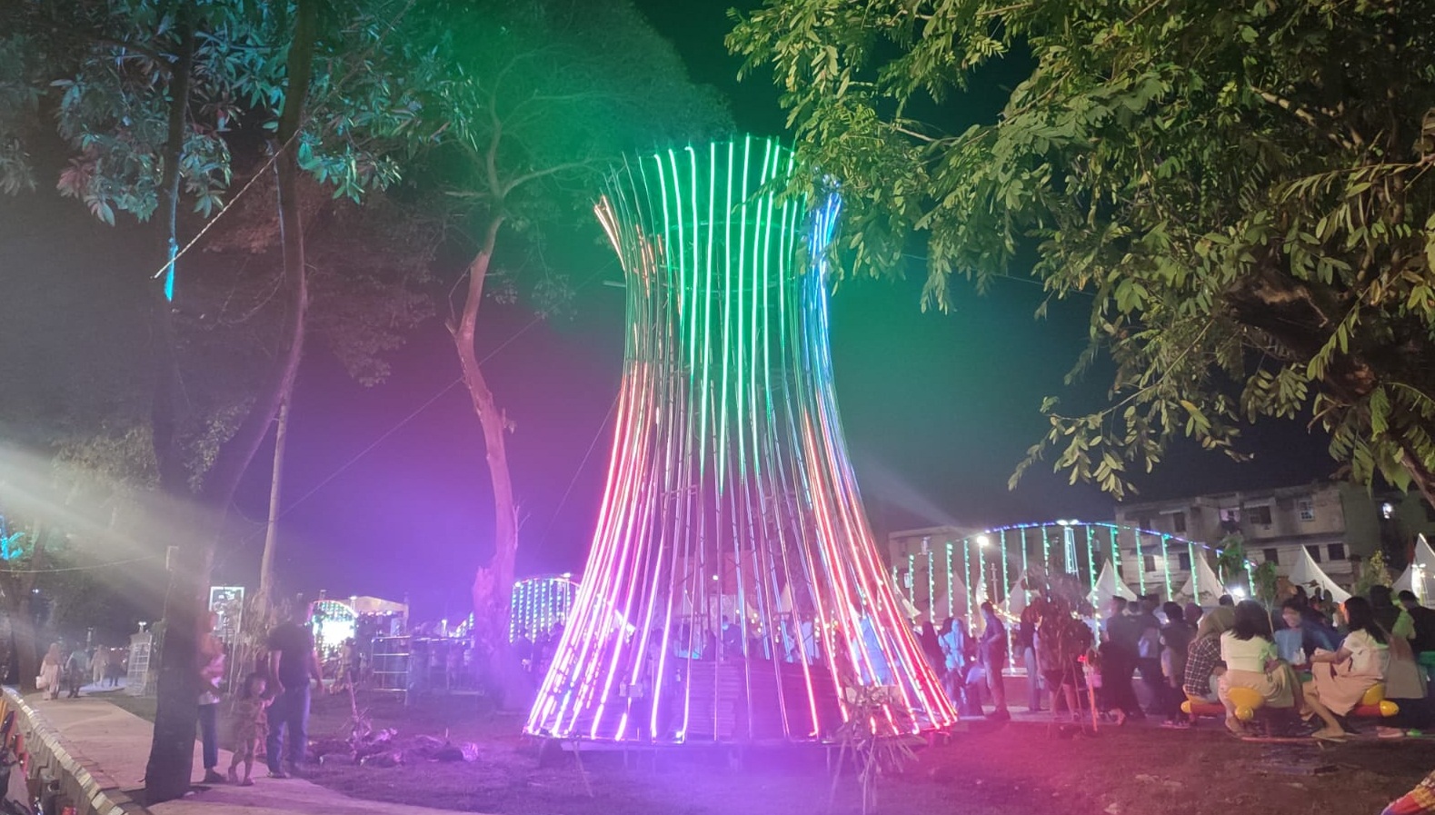 Ini Jumlah Lampu Warna-Warni di Festival Sungai Sekanak Lambidaro