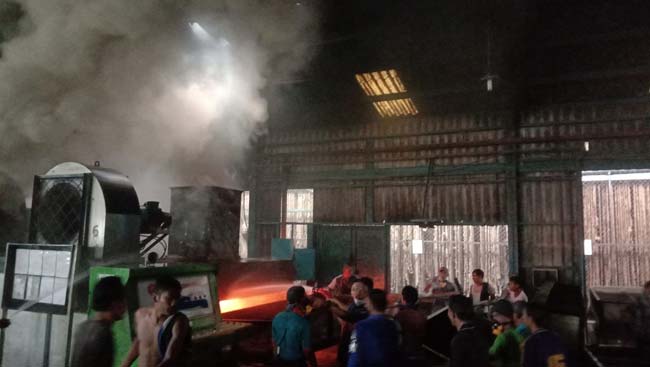Pabrik Pengolahan Karet PTPN VII Tebenan Terbakar