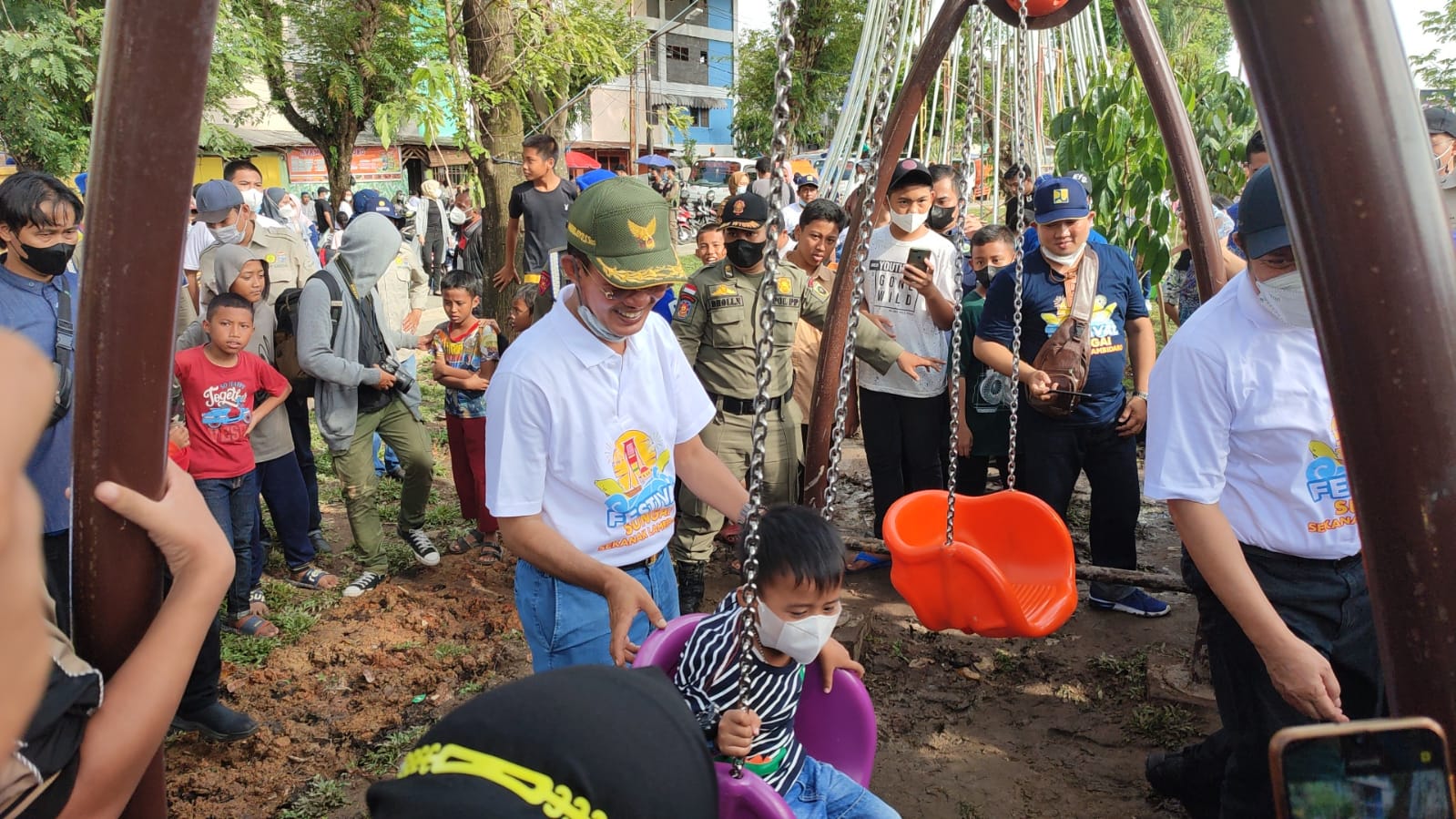 Curi Perhatian, Harnojoyo Lakukan Aksi Ini di Festival Sekanak Lambidaro