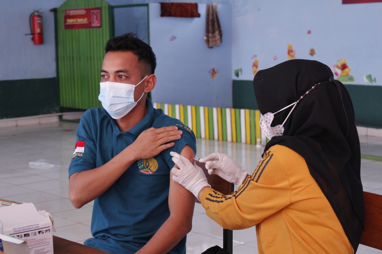 Perkuat Imun, Pegawai Lapas Tanjung Raja Ikuti Vaksin Booster