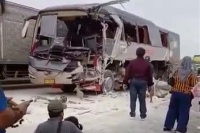 Bus Tabrak Buntut Truk di Tol Trans Sumatera, Satu Orang Tewas