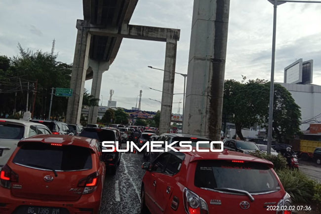 Kawasan Flyover Banjir, Jl Demang Lebar Daun Macet