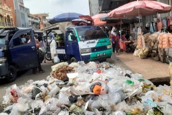 Kekurangan Armada, Banyak Sampah Tak Diangkut