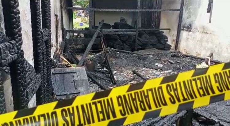 Diduga Korsleting, Ruangan Staf Gereja Hangus Terbakar