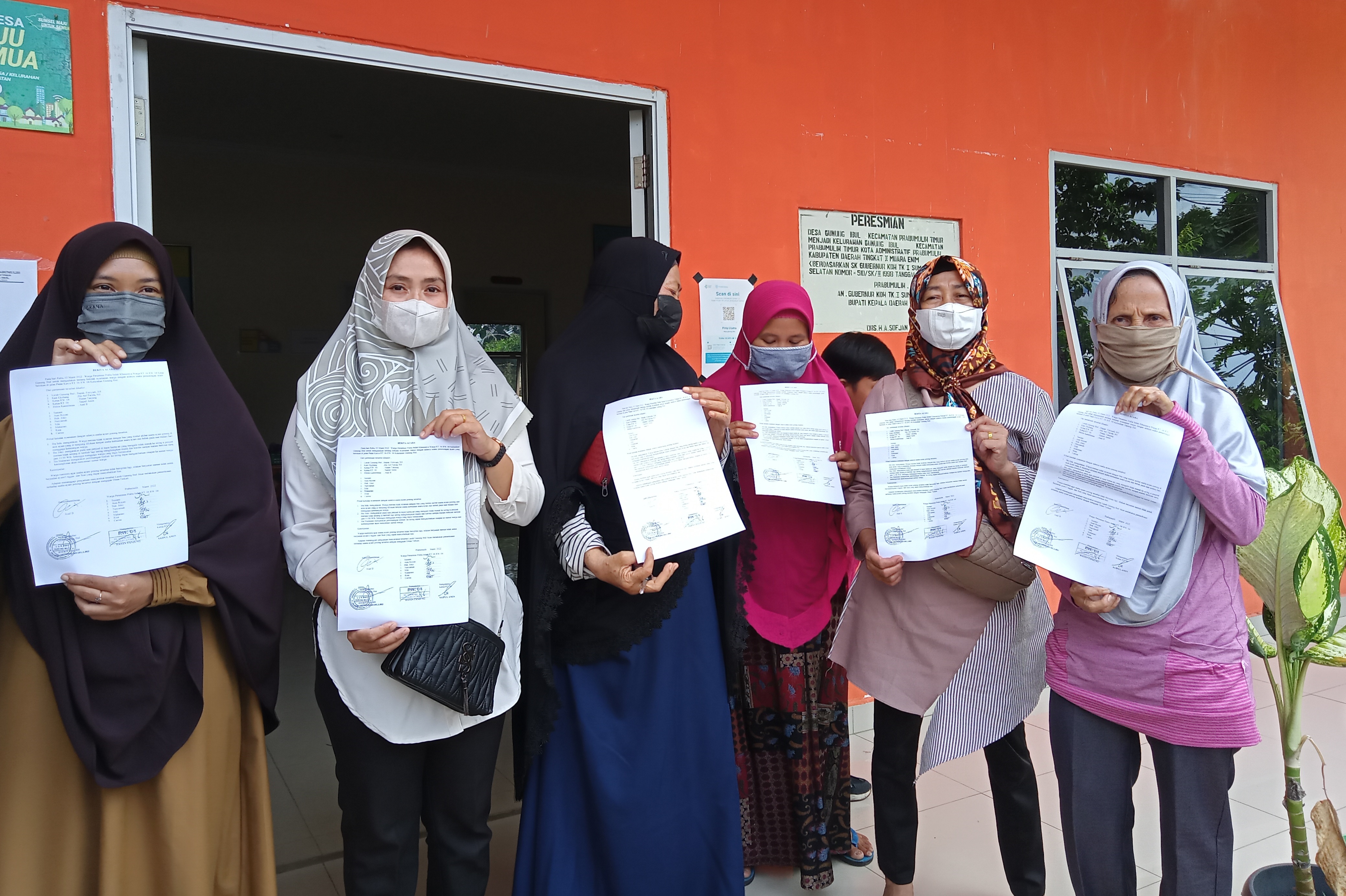 Emak-Emak Datangi Kantor Lurah, Keluhkan Tempat Penjualan Ayam Potong