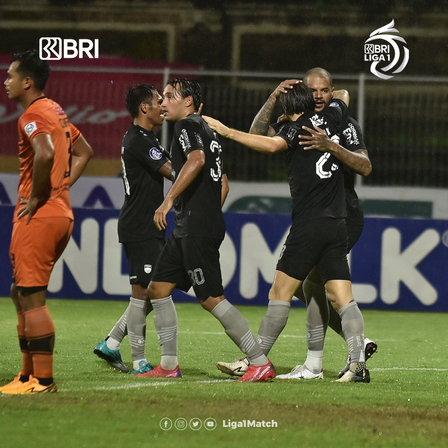 Sapu Bersih, Persib Menang 3-1 Atas Persiraja