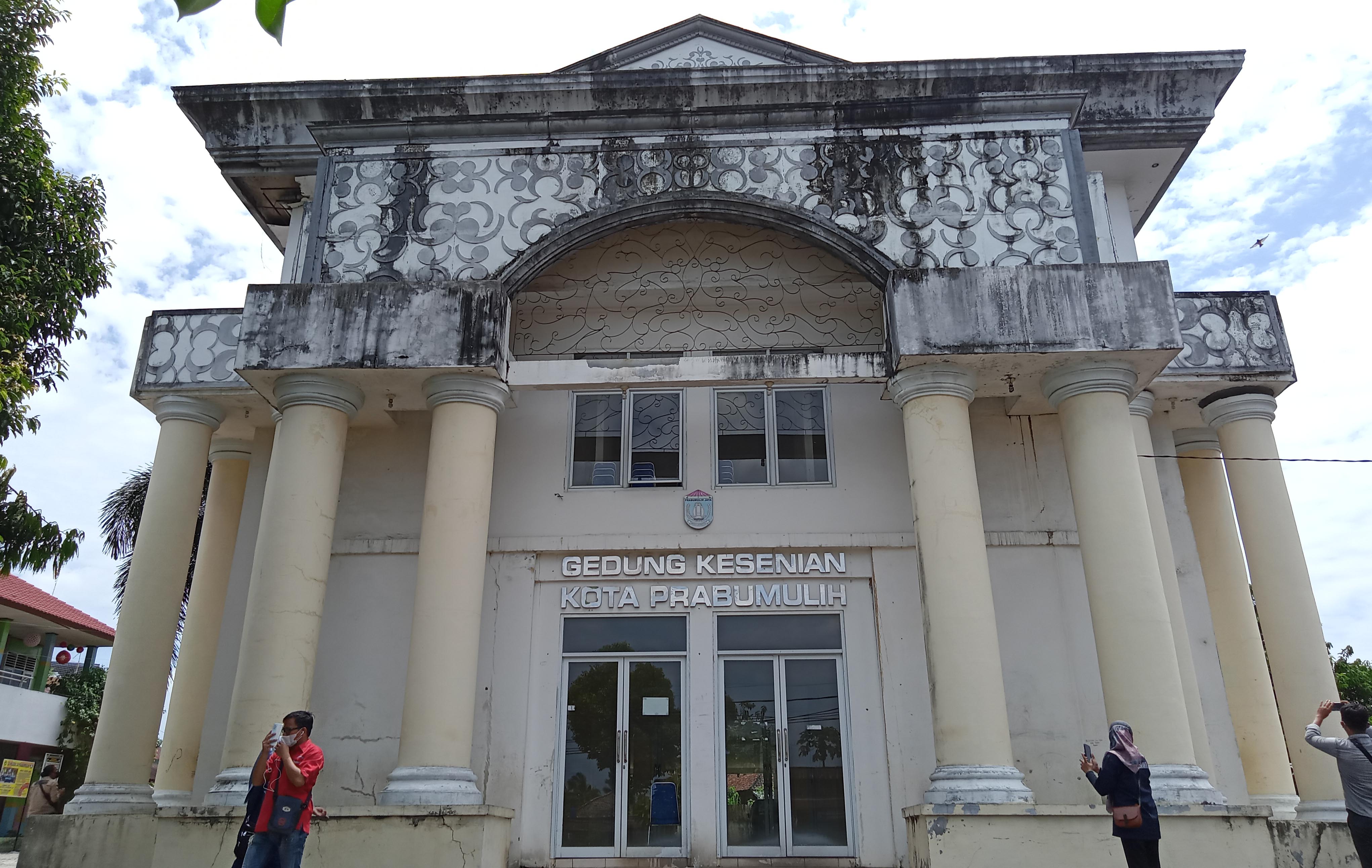 Bangunan Gedung Kesenian Prabumulih Retak