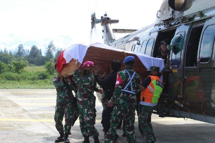 2 Marinir Gugur Dimakamkan di Kampung Halamannya
