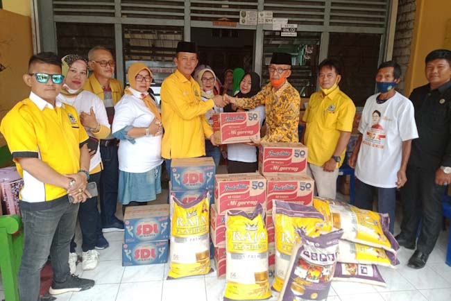 Golkar dan Raga Bantu Korban Kebakaran