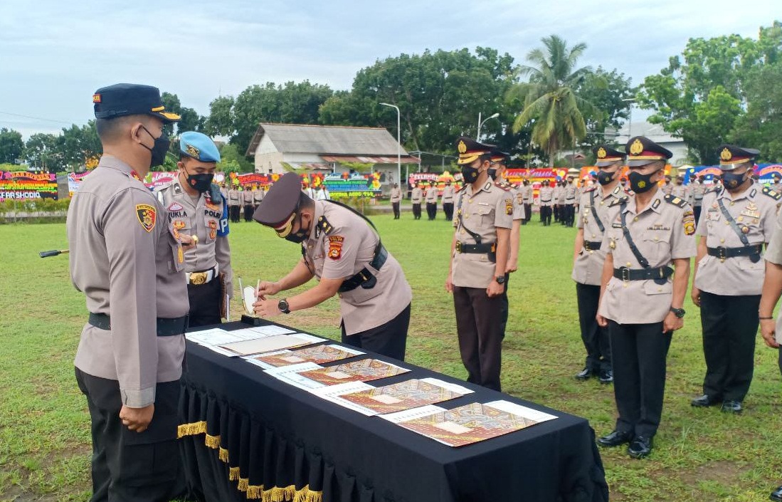 Kapolres OKI Pimpin Sertijab Waka dan Tiga Kasat