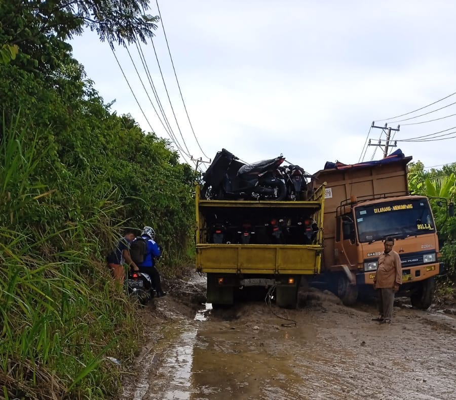 Kerusakan Jalan Lingkar Batukuning Makin Parah