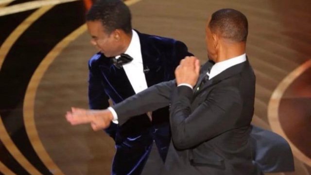 Will Smith Tampar Chris Rock di Atas Panggung Oscar 2022