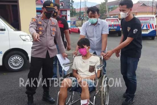 Polisi Tembak Pelaku Begal 3 Guru SD