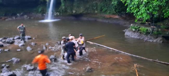 Diduga Terpeleset, Wisatawan Tenggelam di Air Terjun Curup Mangkok