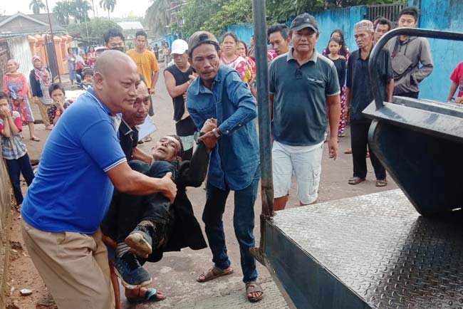 Nyaris Tewas Ditusuk Orang Tak Dikenal, Polisi Kejar Pelaku