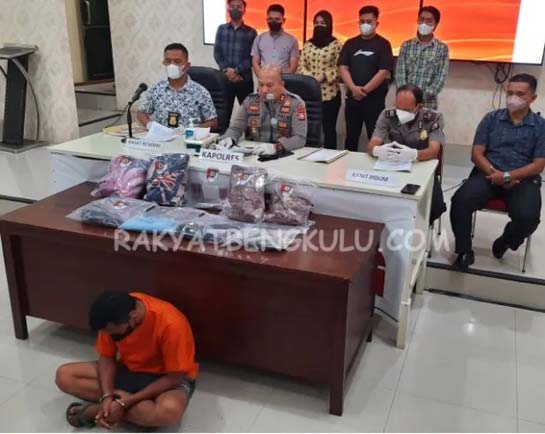 Begini Pengakuan Suami yang Tega Menggorok Leher Istri di Atas Ranjang