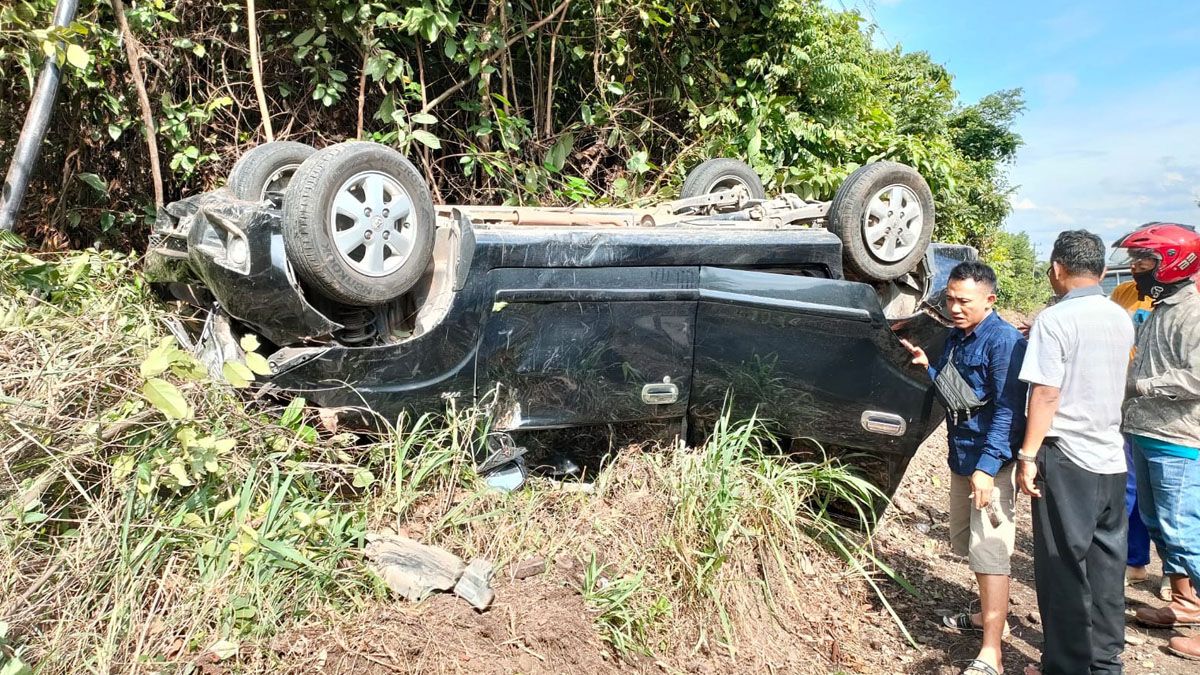 Kecelakaan Tunggal, Roda Mobil Anggota Polri Menghadap ke Atas